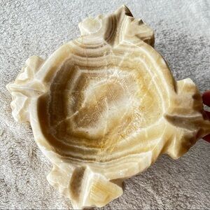 VINTAGE MID CENTURY MODERN SOLID MEXICAN ONYX ASHTRAY